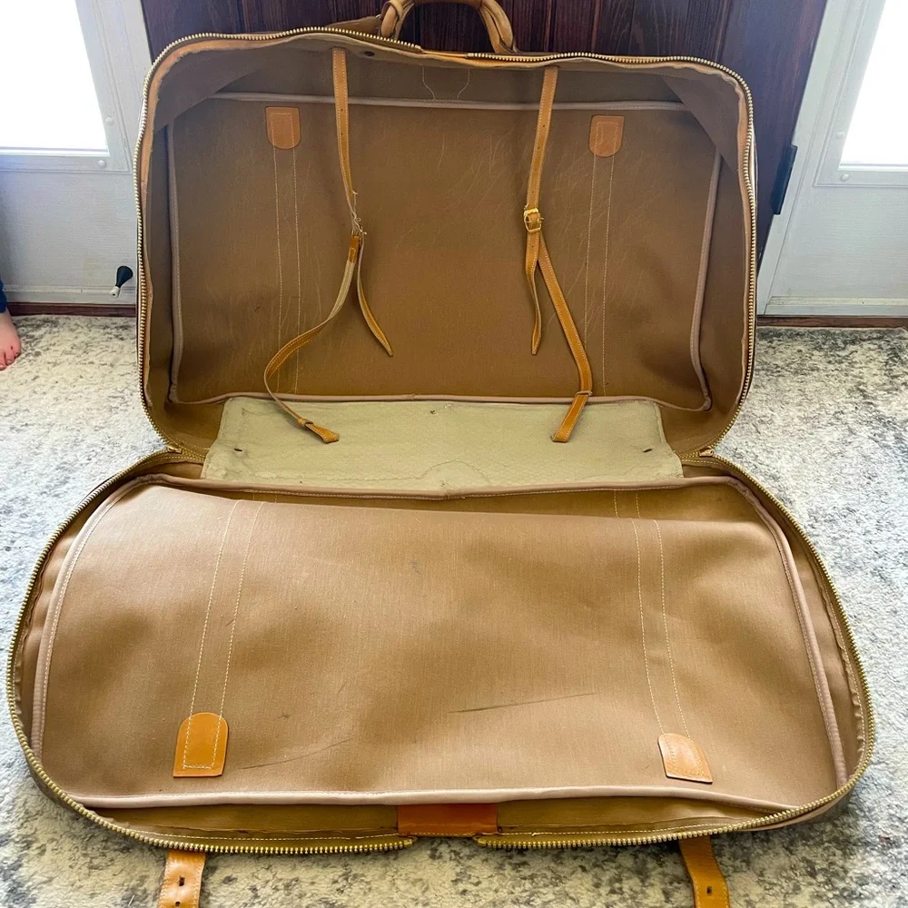 Large Vintage Gucci Suitcase